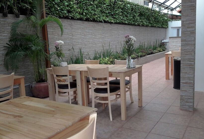 בית מלון כפרי The Flora Boutique