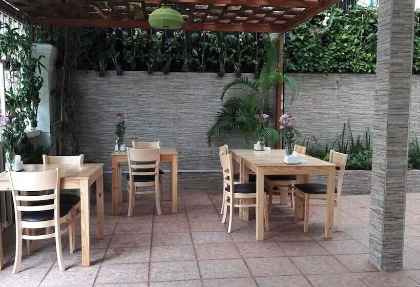 בית מלון כפרי The Flora Boutique