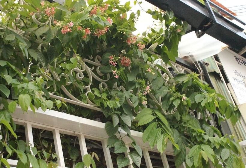 בית מלון כפרי The Flora Boutique