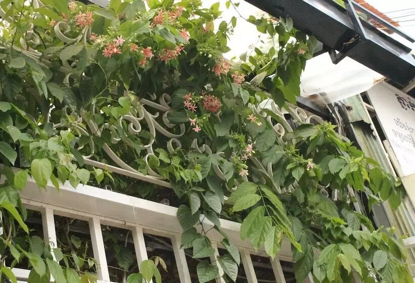 בית מלון כפרי The Flora Boutique