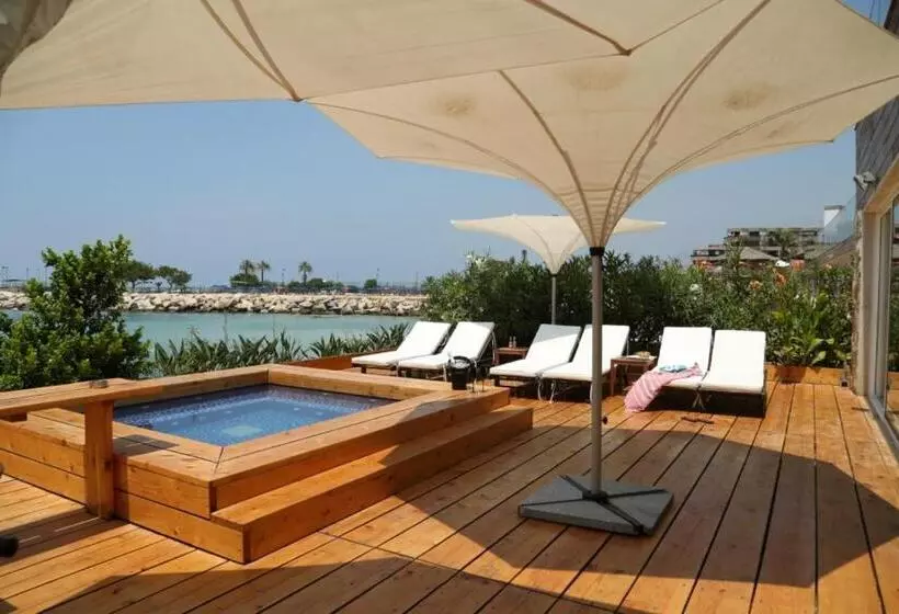 Veer Luxury Boutique Hotel & Beach Club