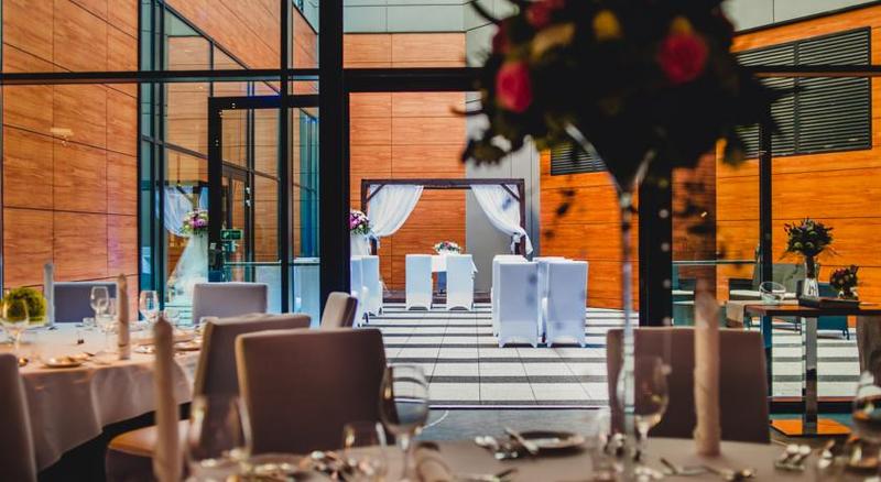 בית מלון כפרי Warsaw Plaza