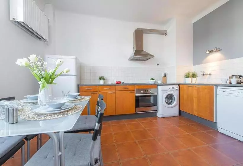 P&o Apartments Stara