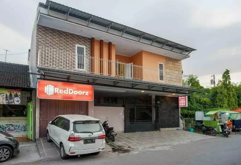 ホテル Reddoorz Syariah Near Rs Mitra Keluarga Tegal
