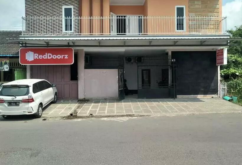 ホテル Reddoorz Syariah Near Rs Mitra Keluarga Tegal