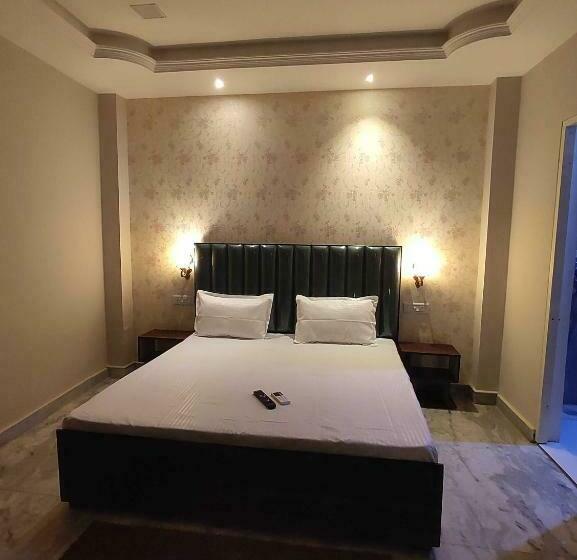 Отель Oyo 92350 White Orchid