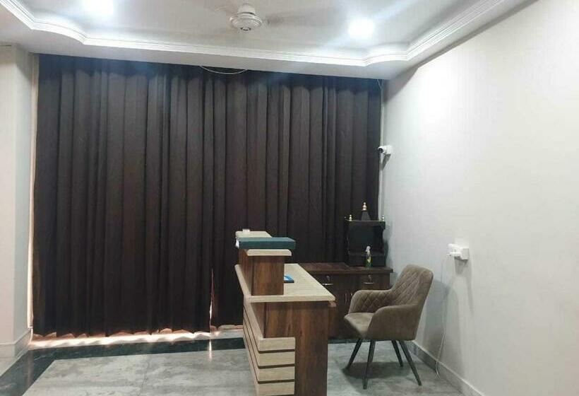 Отель Oyo 92350 White Orchid