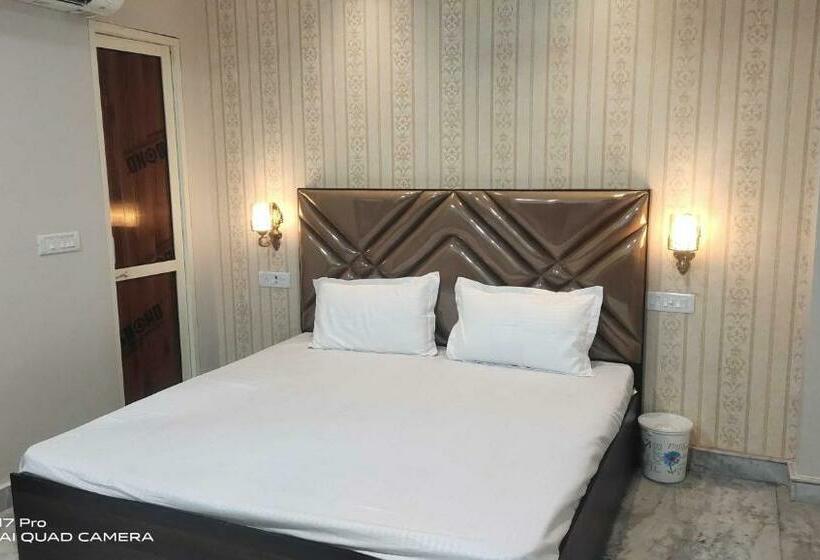 Отель Oyo 92350 White Orchid