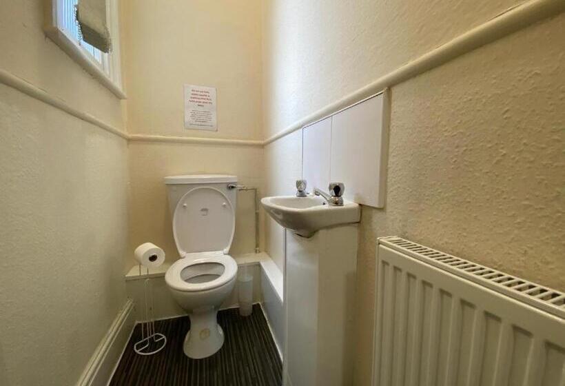 Пансион Spacious Victorian Double Room 2