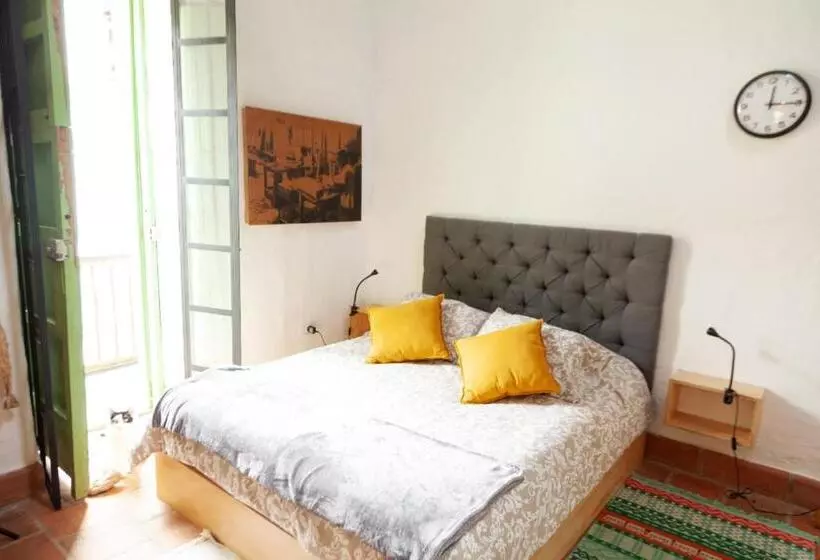 ホテル La Liebre Bed And Breakfast