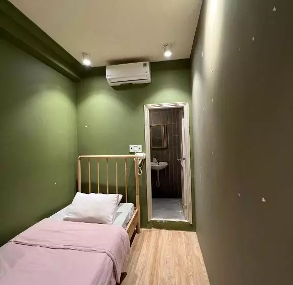 Meow Hotel & Cafe 2