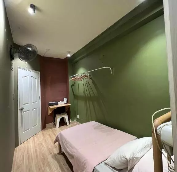 Meow Hotel & Cafe 2