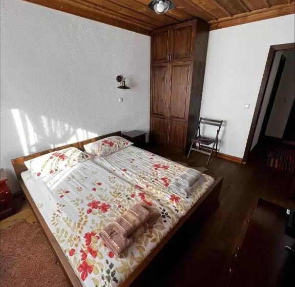 ペンション кондеви къщи