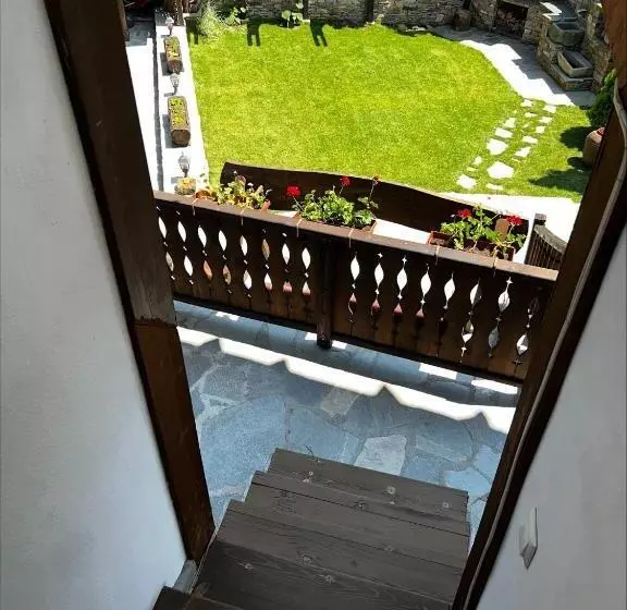 ペンション кондеви къщи