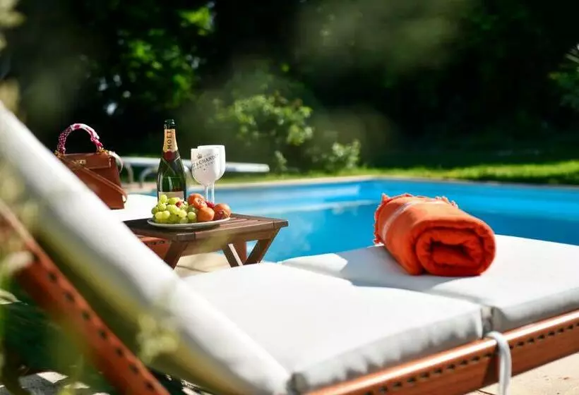 Aamiaismajoitus (B&B) Villa La Pas Parisienne