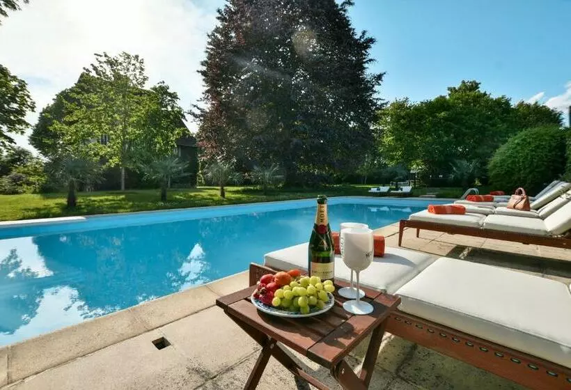 Aamiaismajoitus (B&B) Villa La Pas Parisienne