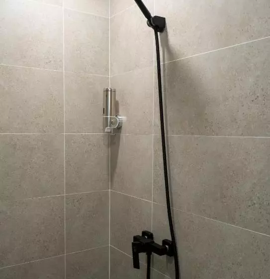 Hotelli All Are Welcome Lawas Boutique