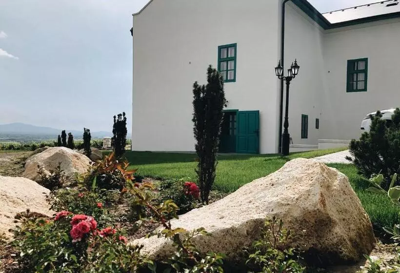 Hotelli Kincsem Kastély