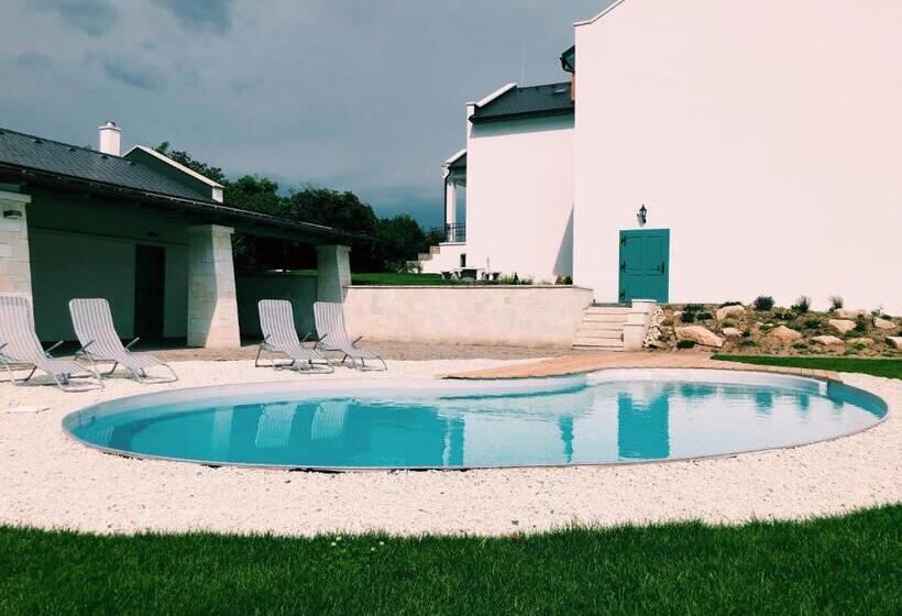 호텔 Kincsem Kastély