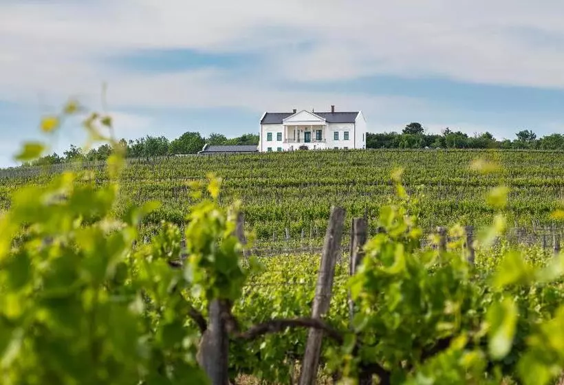 Hotelli Kincsem Kastély