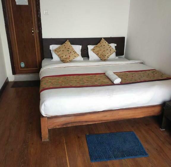 Hotel The Golden Leaf