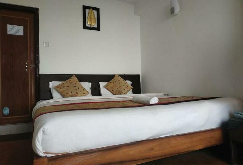 Hotel The Golden Leaf