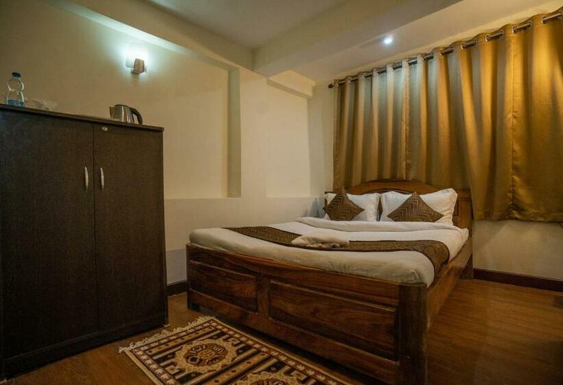 Hotel The Golden Leaf