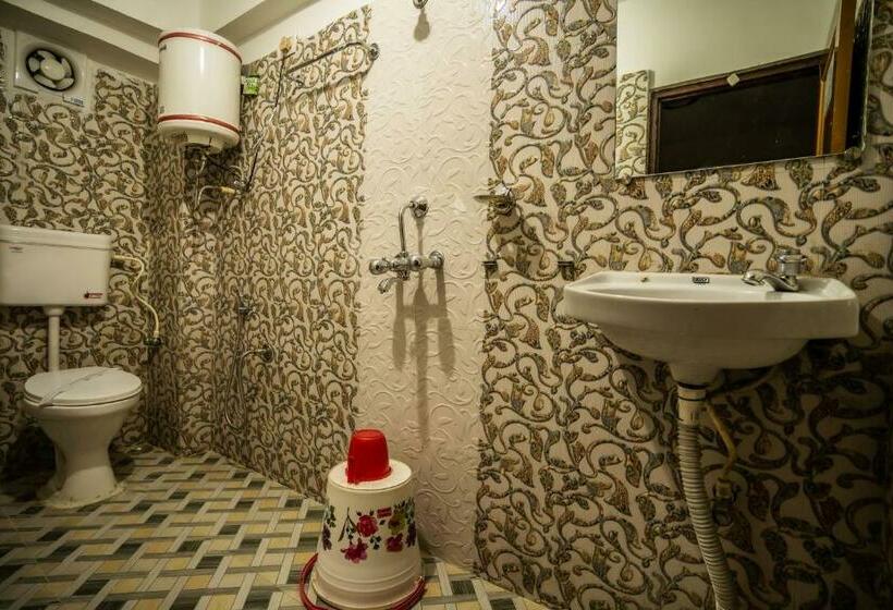 Hotel The Golden Leaf