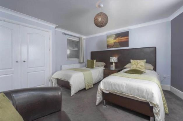 پانسیون Newminster Cottage