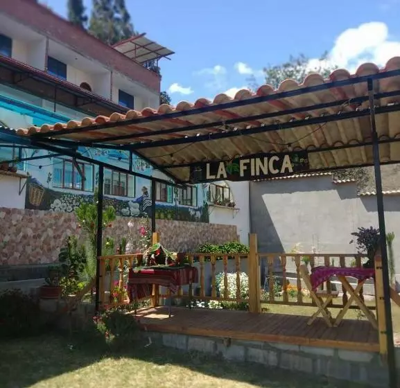 Retkeilymaja La Finca Tarma