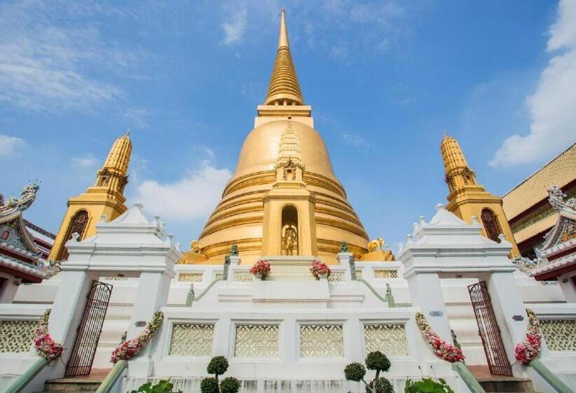 Baanpin Hostel And Cafe