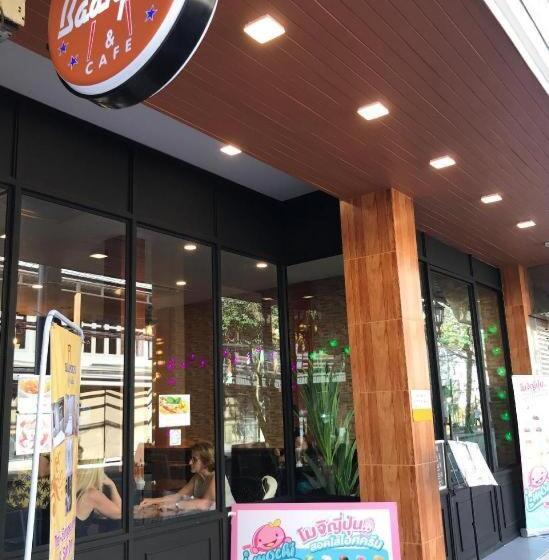 Baanpin Hostel And Cafe