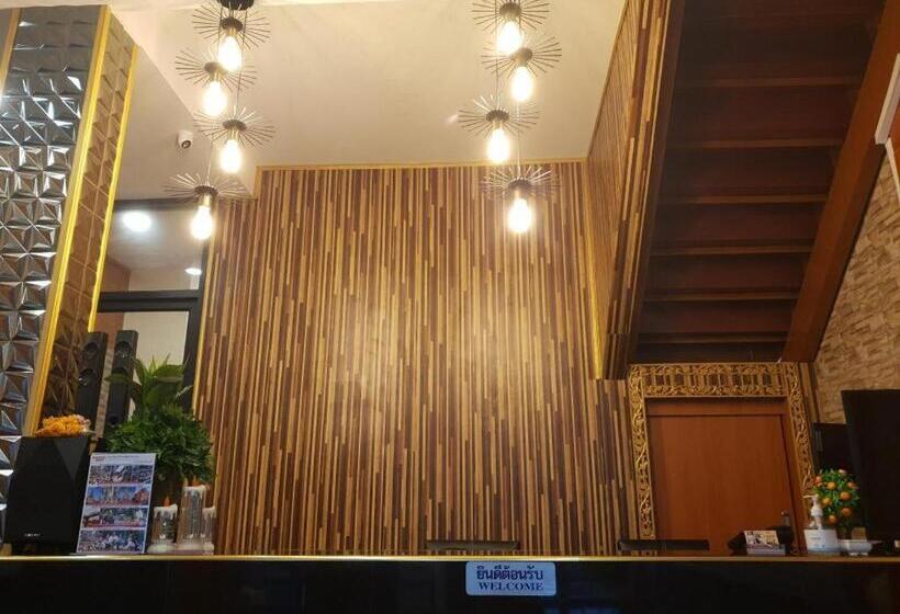 Baanpin Hostel And Cafe