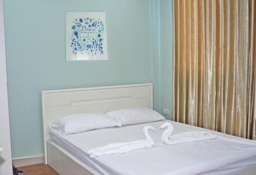 Baanpin Hostel And Cafe