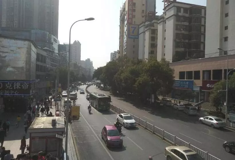 Hotelli 7days Premium Chenzhou Xinglong Pedestrian Street Branch