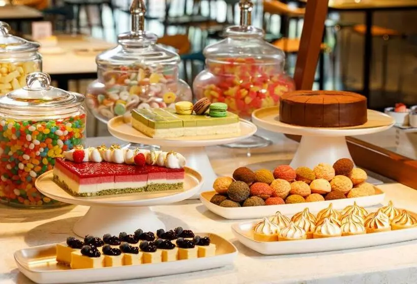 هتل Four Points By Sheraton Hong Kong, Tung Chung