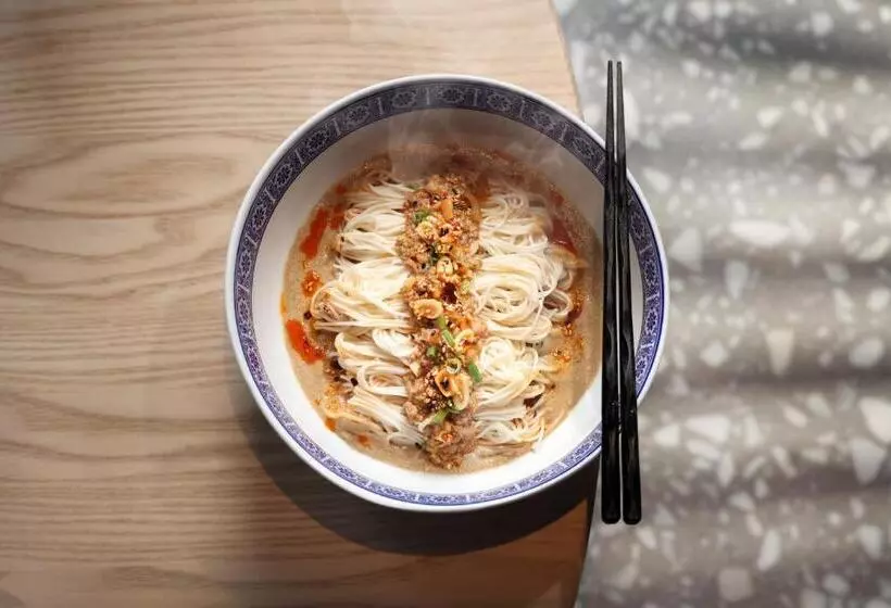 هتل Four Points By Sheraton Hong Kong, Tung Chung