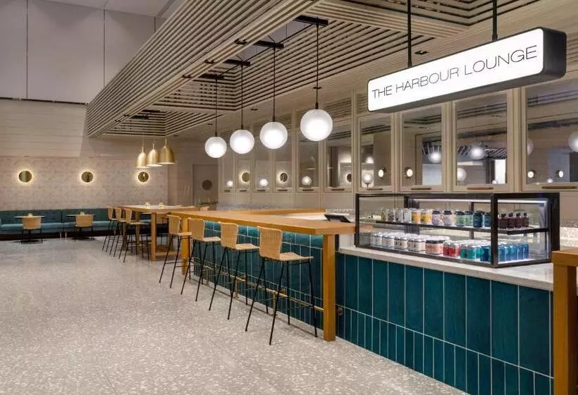 هتل Four Points By Sheraton Hong Kong, Tung Chung