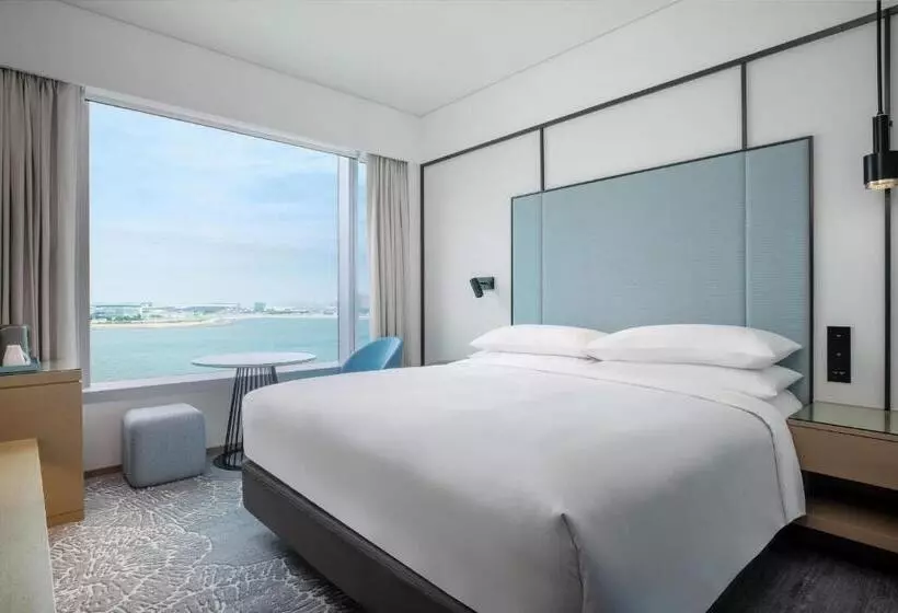 هتل Four Points By Sheraton Hong Kong, Tung Chung