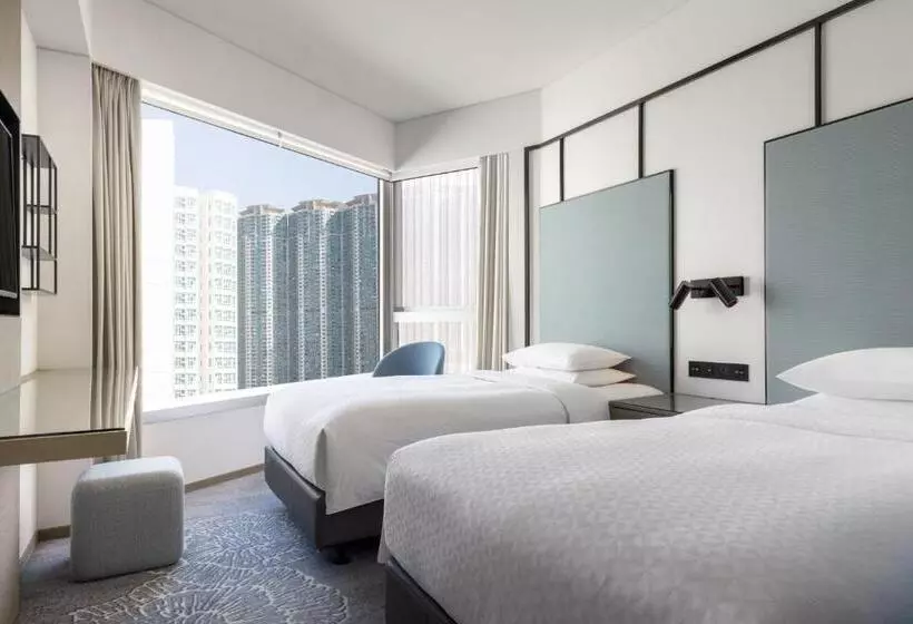 هتل Four Points By Sheraton Hong Kong, Tung Chung