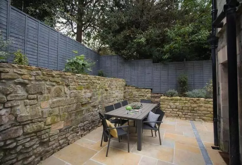 پانسیون Locksbrook Lodge