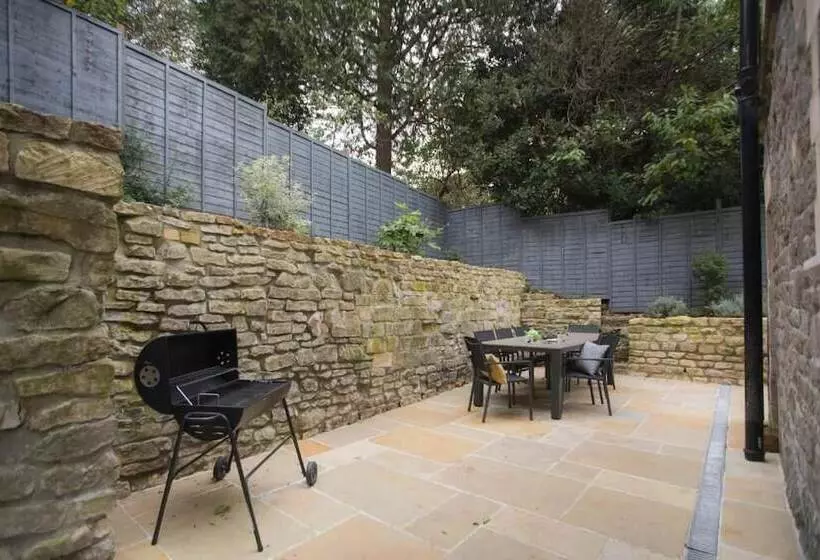 پانسیون Locksbrook Lodge