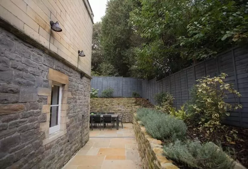 پانسیون Locksbrook Lodge