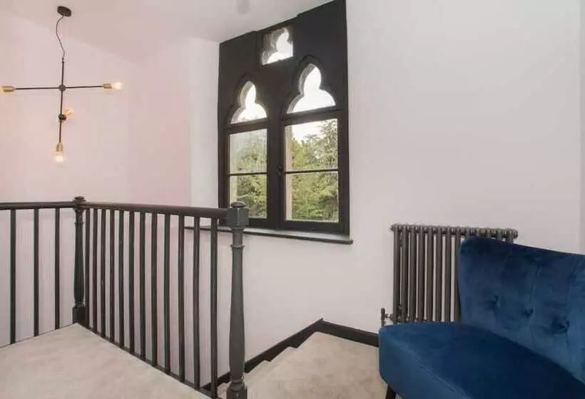 پانسیون Locksbrook Lodge