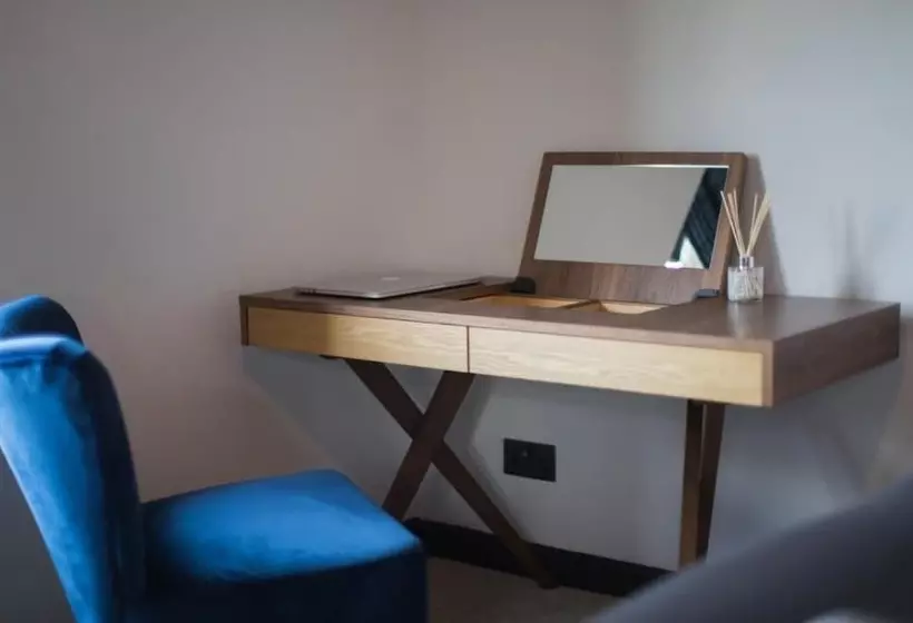 پانسیون Locksbrook Lodge