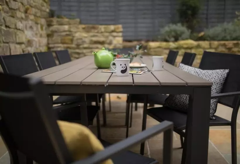 پانسیون Locksbrook Lodge