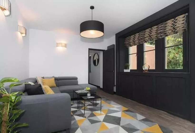 پانسیون Locksbrook Lodge