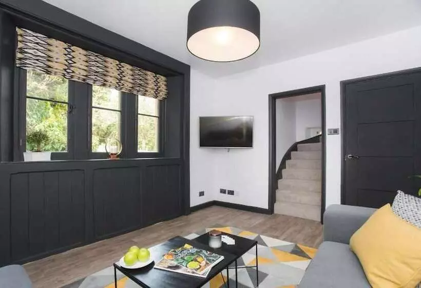 پانسیون Locksbrook Lodge