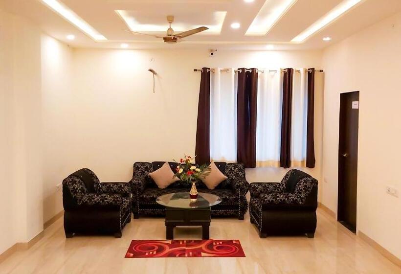 פנסיון The Trinetra Villa