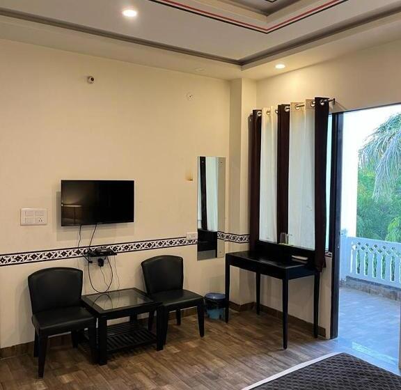 פנסיון The Trinetra Villa